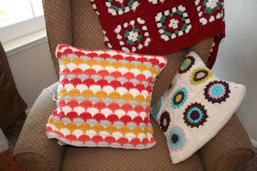 Clamshell Cushion by Dandelion Daze - design by Cherry Heart
