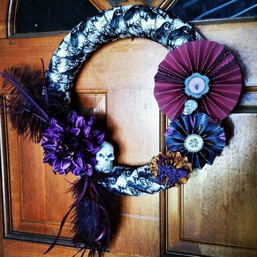 A quick trip to Joann's and another to Hobby Lobby and I had everything that I needed to whip up this Halloween wreath.  I love it!